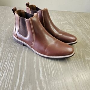 Deer Stags Boy's Zane Memory Foam Size 10.5 Chelsea Boot, Redwood/Dark Brown